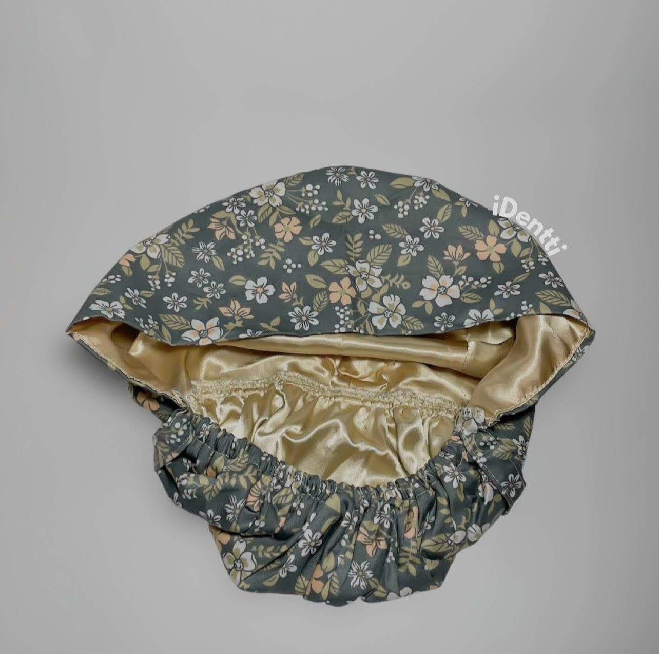 Scrub cap floral estilo ponytail