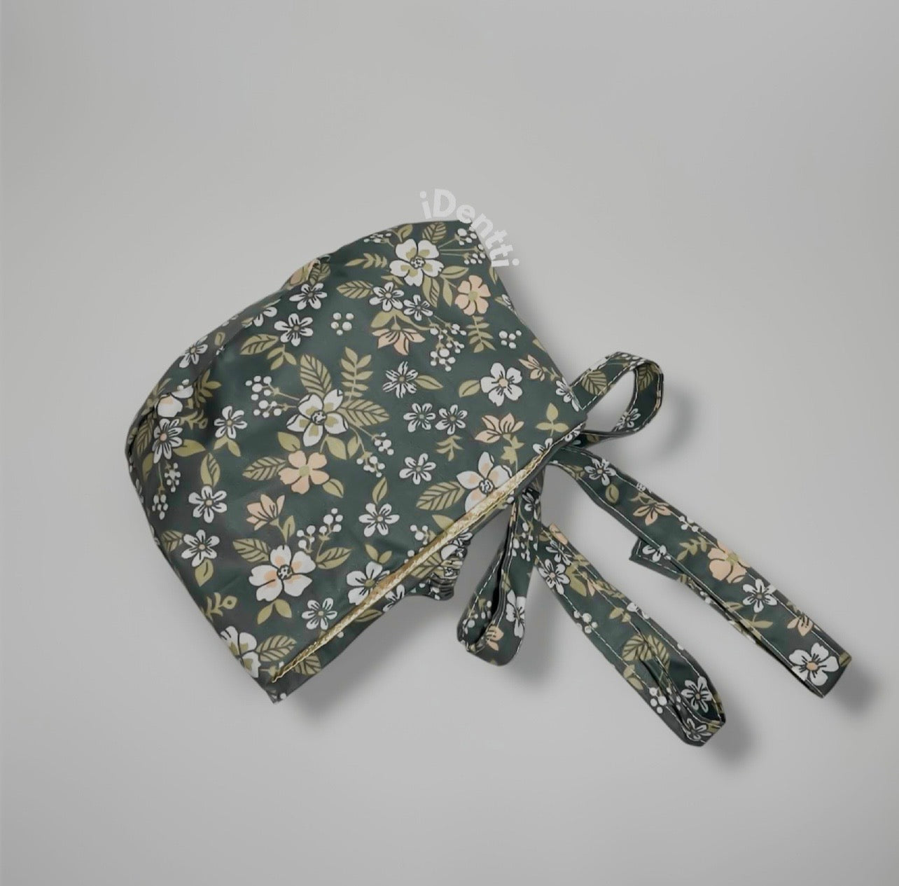 Scrub cap floral estilo ponytail