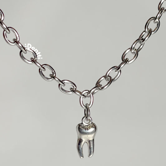 Collar de cadena gruesa con dije en forma de muela